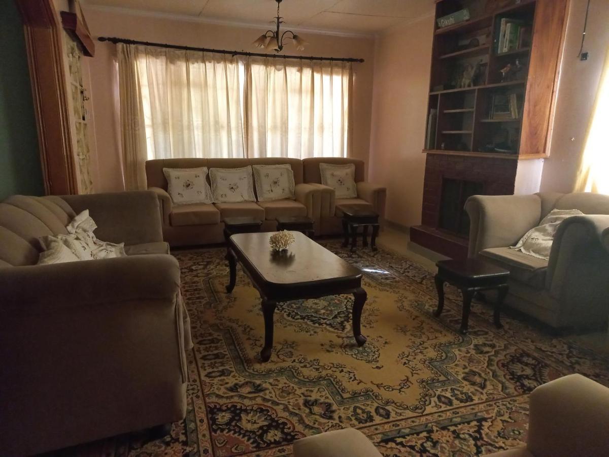 Kuniville Guest House Ньєрі Екстер'єр фото