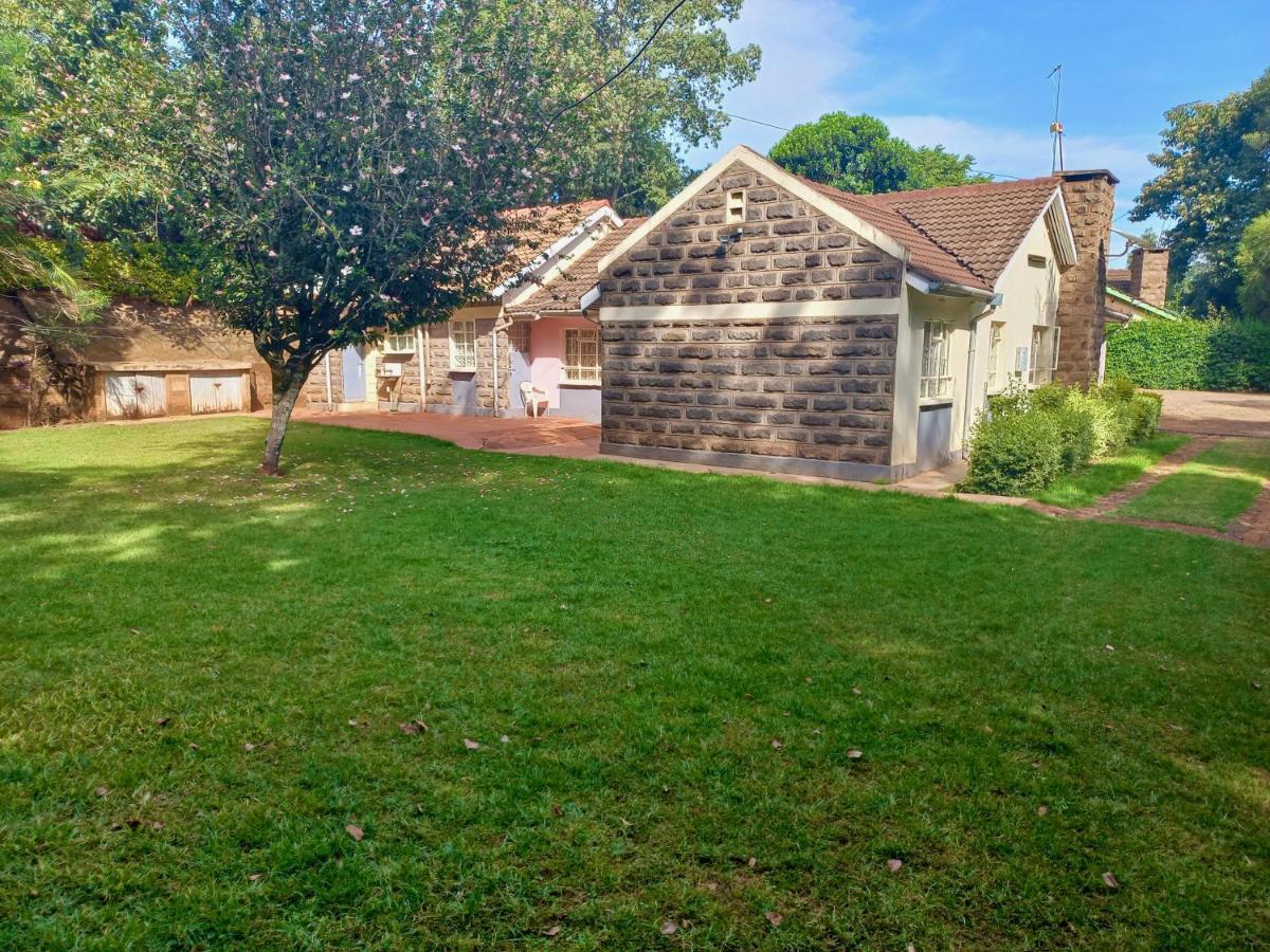 Kuniville Guest House Ньєрі Екстер'єр фото