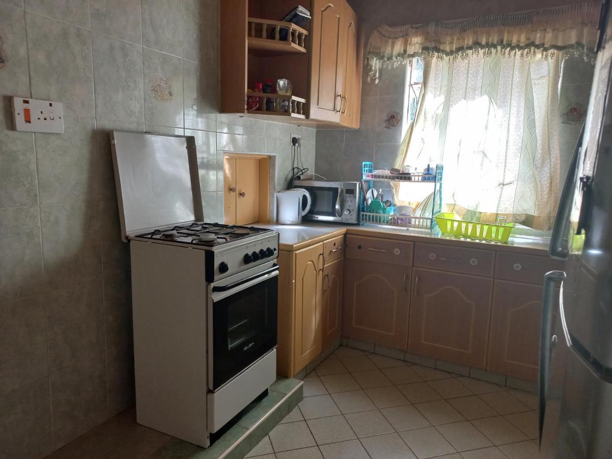 Kuniville Guest House Ньєрі Екстер'єр фото
