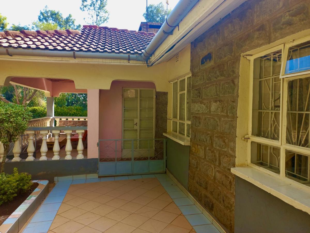 Kuniville Guest House Ньєрі Екстер'єр фото