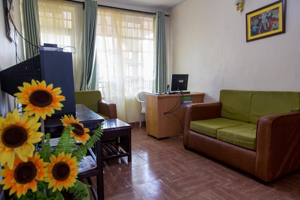 Kuniville Guest House Ньєрі Екстер'єр фото