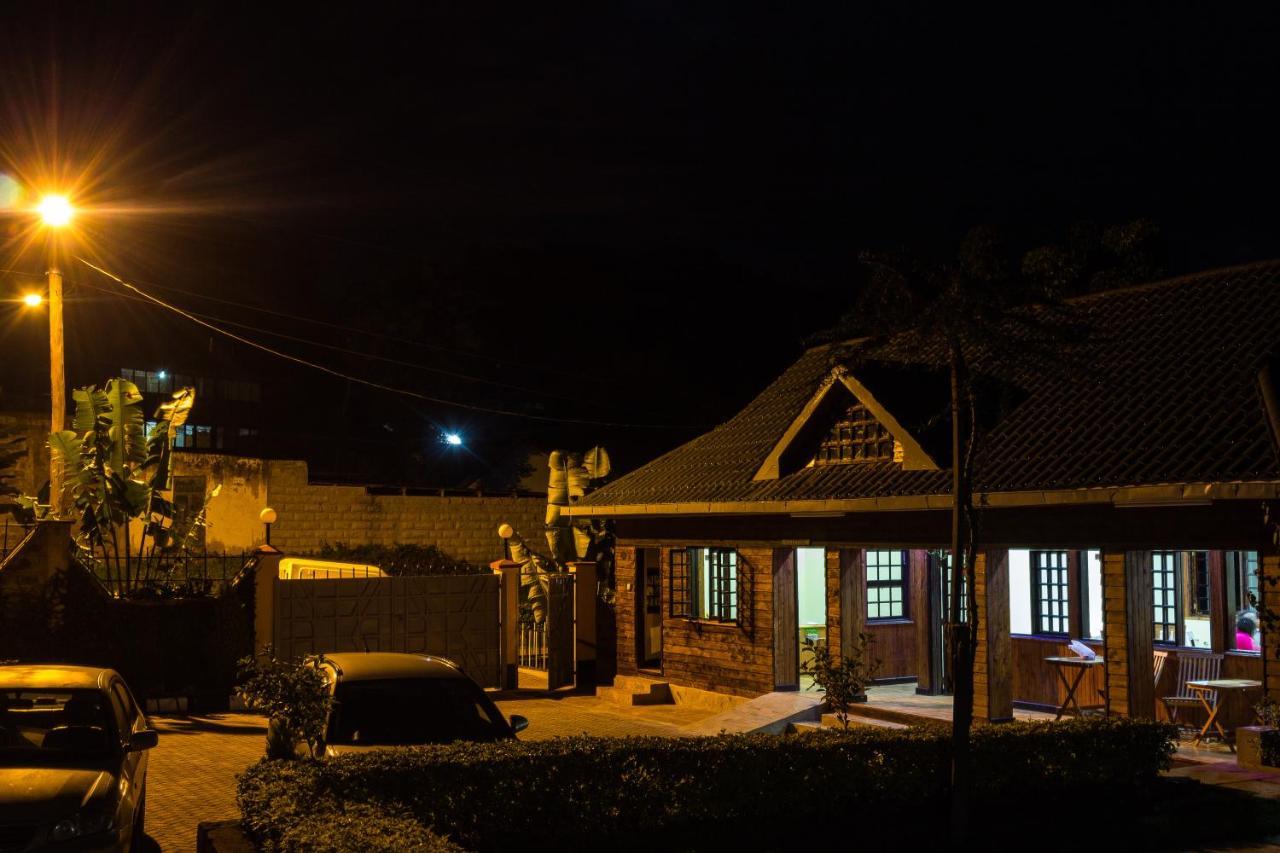 Kuniville Guest House Ньєрі Екстер'єр фото